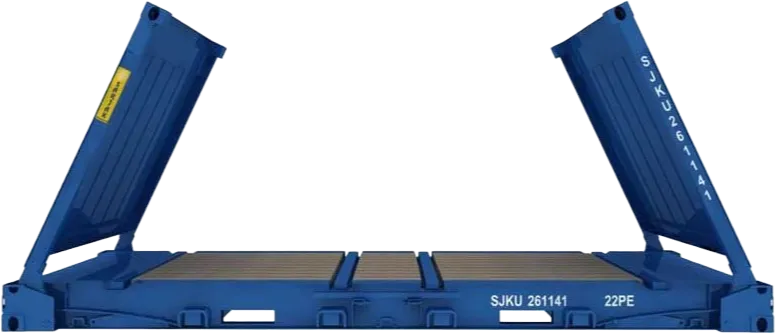 Blå, sammenleggbar flatstativcontainer med opphøyde ender, merket SJKU 261141, beregnet for transport av overdimensjonert last.
